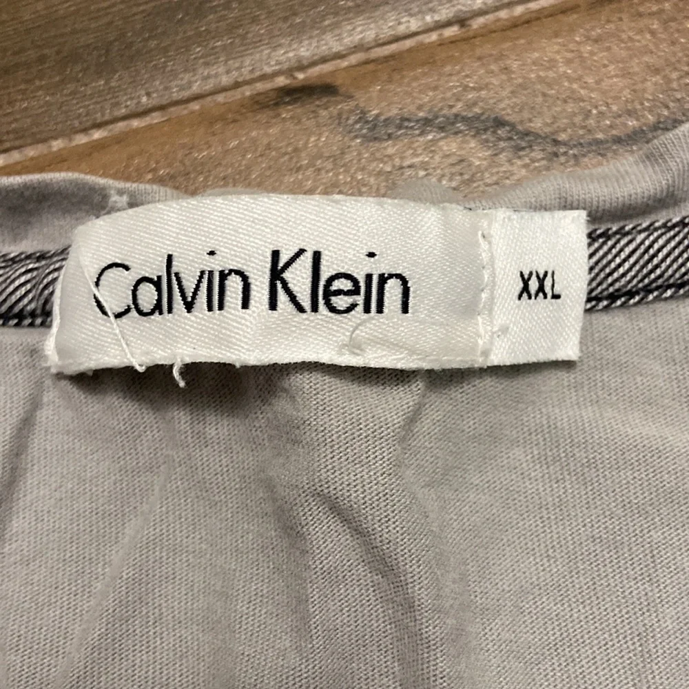 Calvin Klein tee (XXL) - Picture 3 of 4